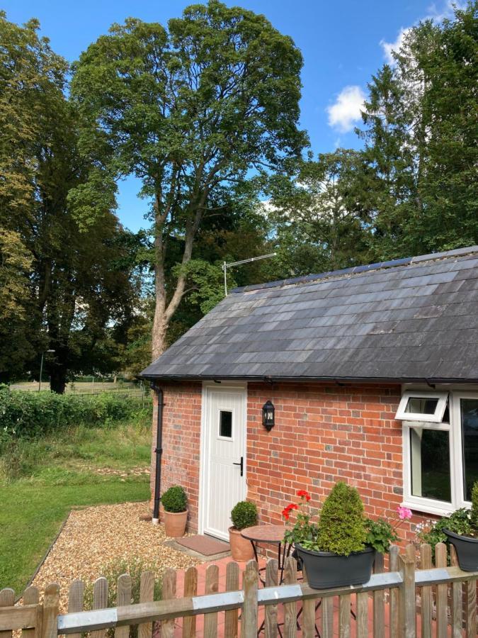 Hunters Moon B&B Tidworth Экстерьер фото