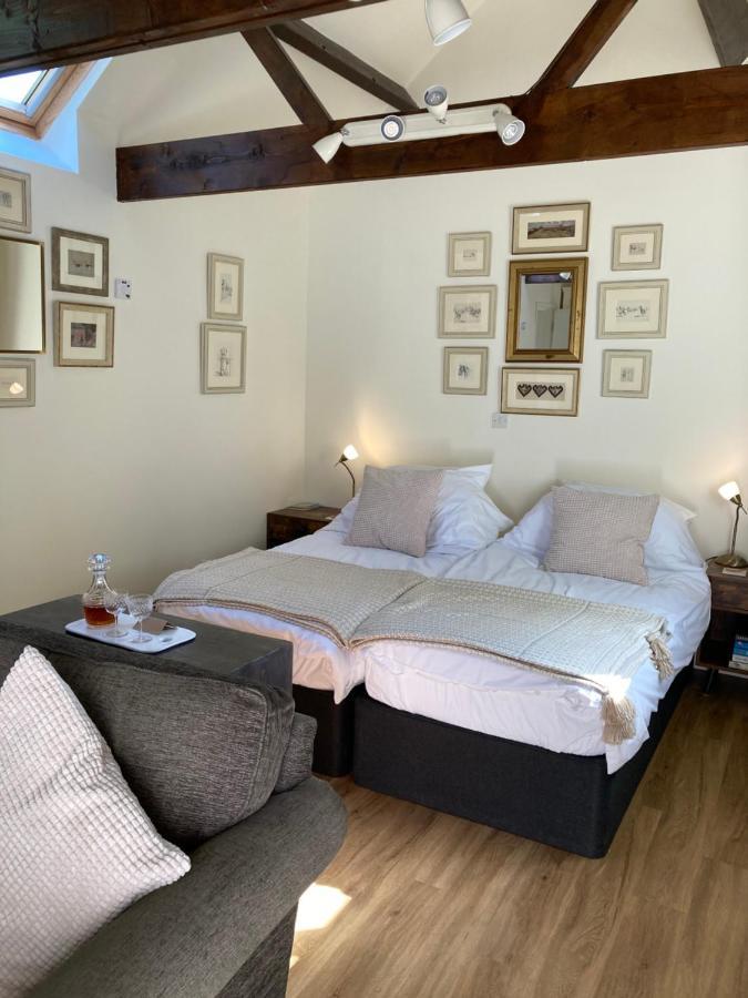 Hunters Moon B&B Tidworth Экстерьер фото