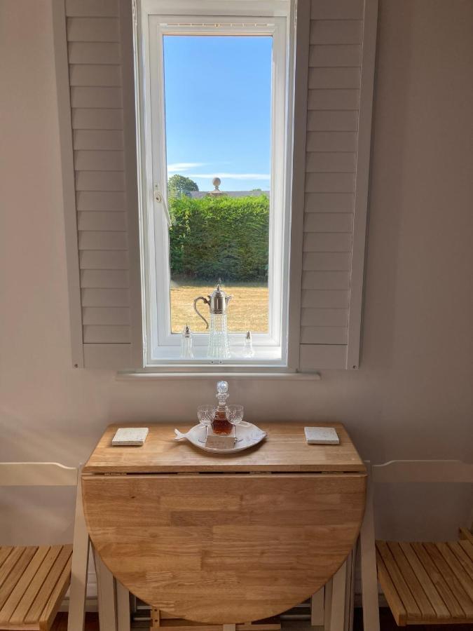 Hunters Moon B&B Tidworth Экстерьер фото