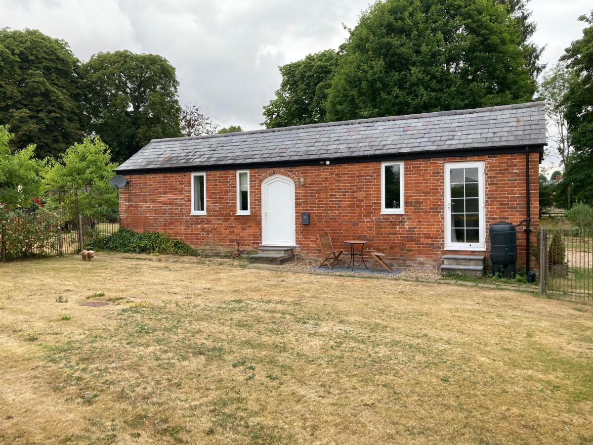 Hunters Moon B&B Tidworth Экстерьер фото